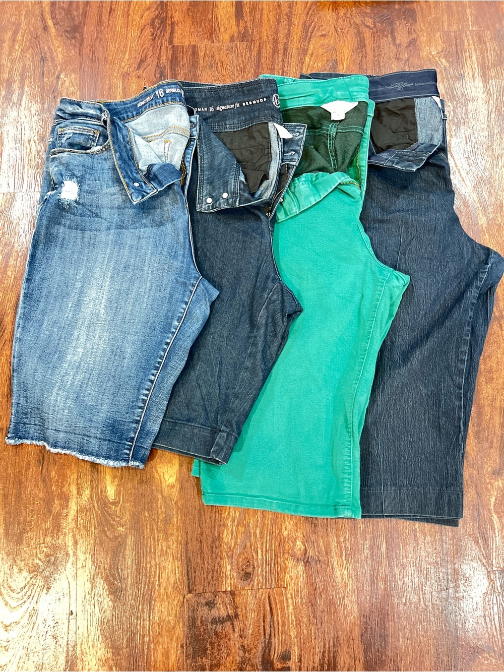 Women’s Green Capris - Stretch Casual Fit